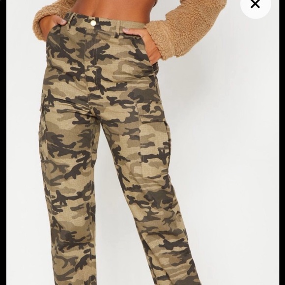 PrettyLittleThing Camo Joggers - Picture 2 of 5